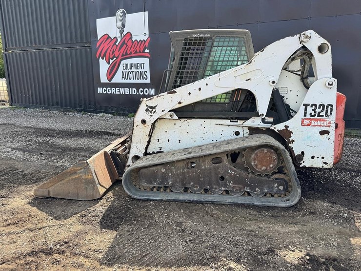 2010-bobcat-t320-image-3