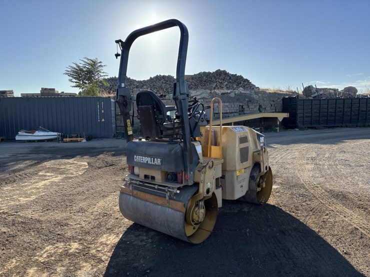 caterpillar-cb24-image-3