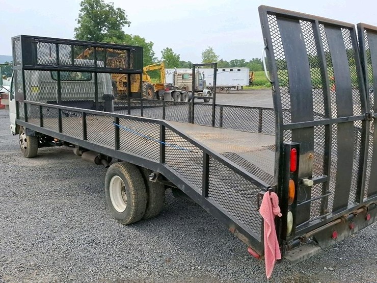#371-•-2007-isuzu-flatbed-truck-image-22