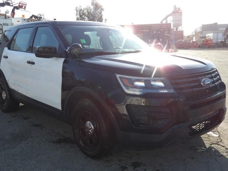 2019-ford-explorer-image-2