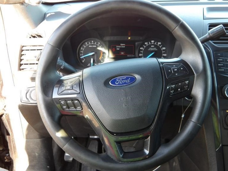 2019-ford-explorer-image-15