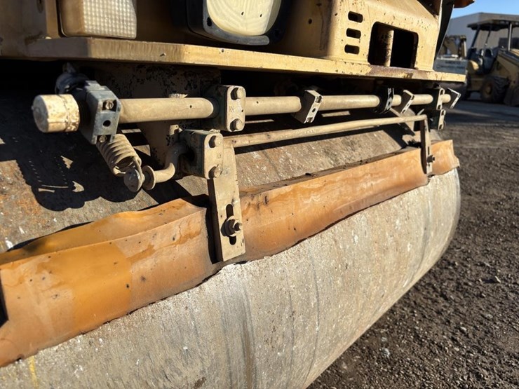 caterpillar-cb24-image-15