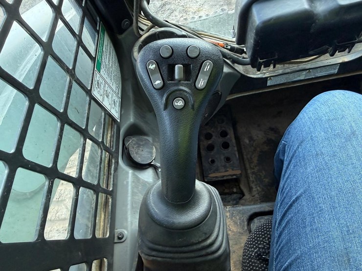 2023-bobcat-t770-image-28
