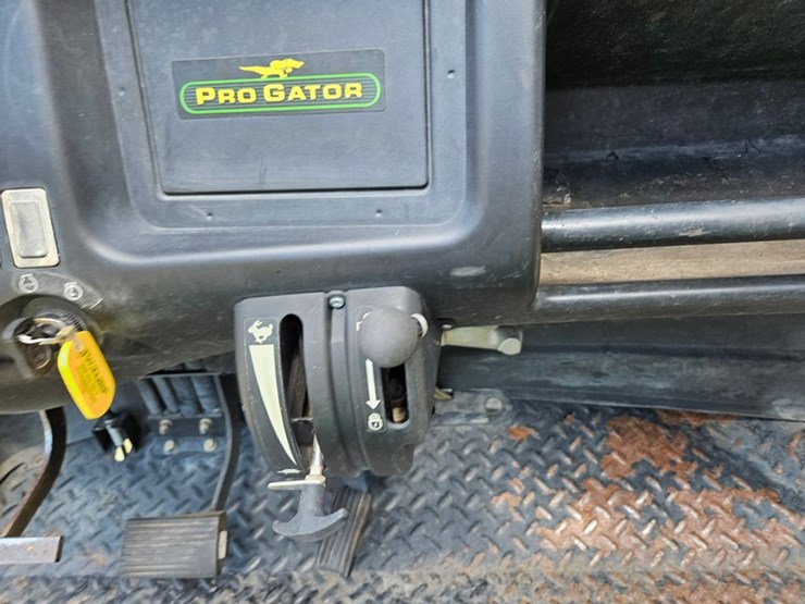 2020-john-deere-gator-image-33