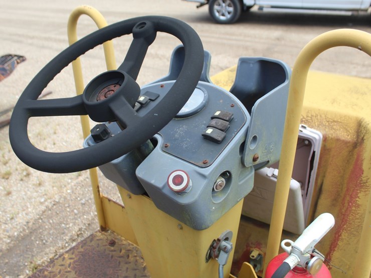 caterpillar-cb24-image-7