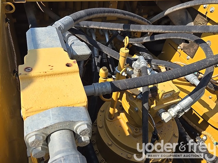 2019-caterpillar-336-image-46