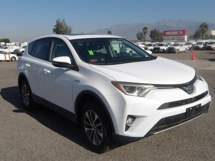 2018-toyota-rav4-image-2