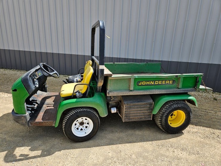 2020-john-deere-gator-image-2