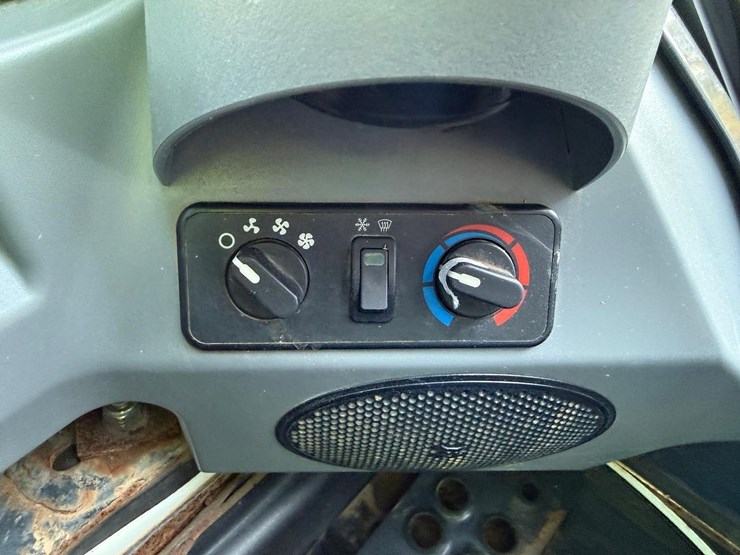 2023-bobcat-t595-image-28