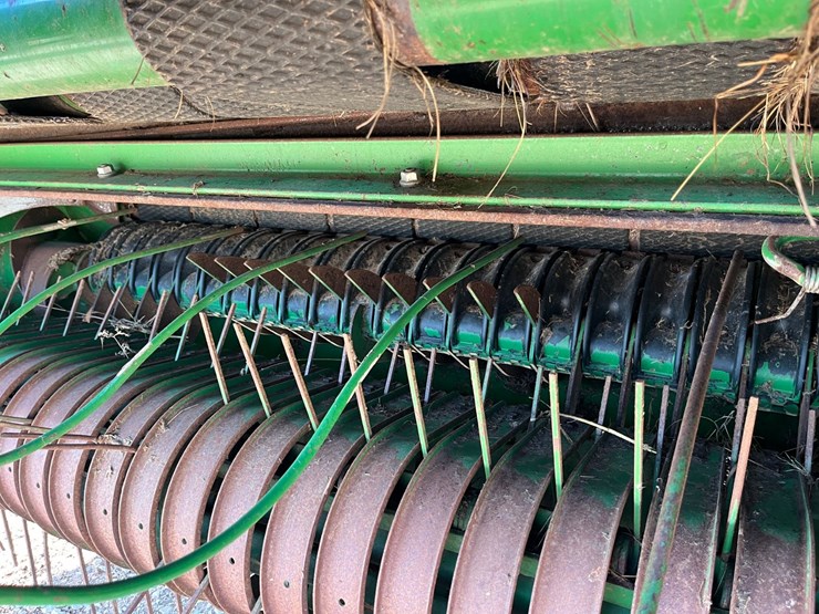 2001-john-deere-567-image-4