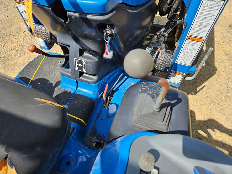 new-holland-tc25-image-39