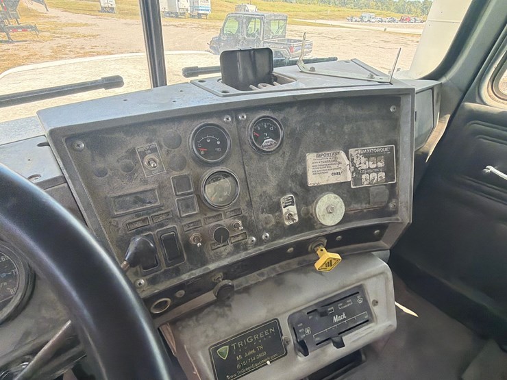 2000-mack-dm690sx-image-19
