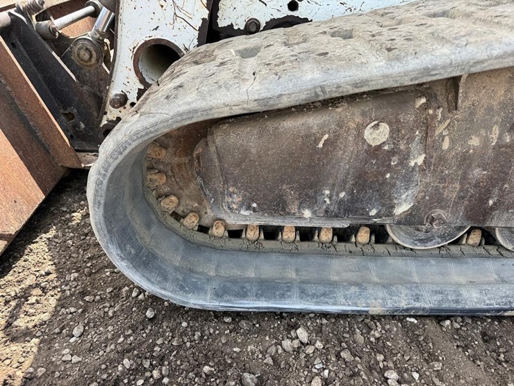 2010-bobcat-t320-image-14