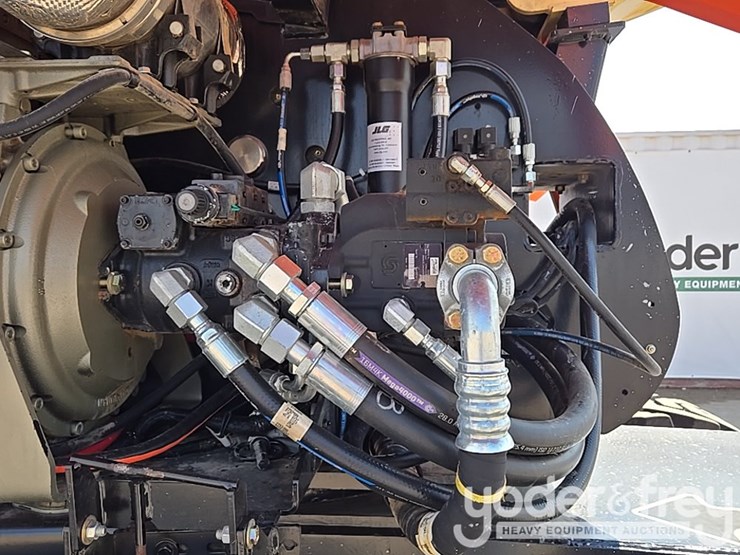 2015-jlg-860sj-image-54