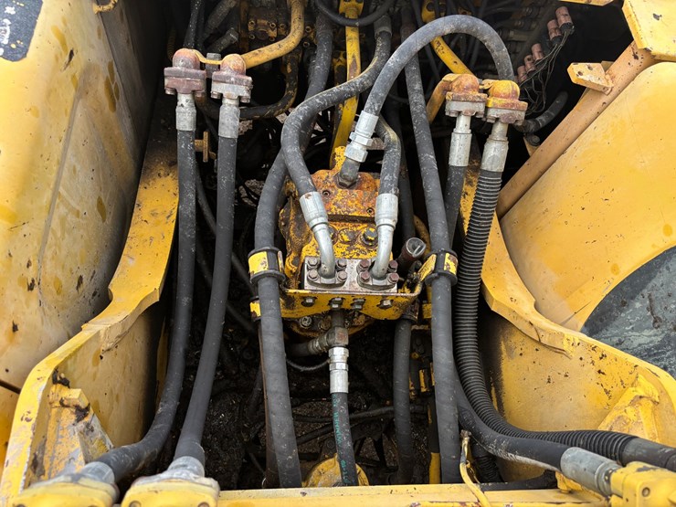 komatsu-pc200-lc-6-image-24