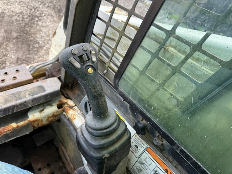 2012-bobcat-t180-image-21