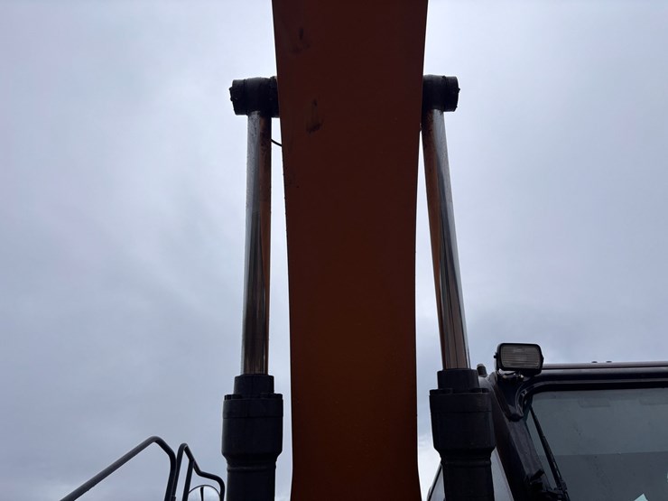 case-cx210d-image-9