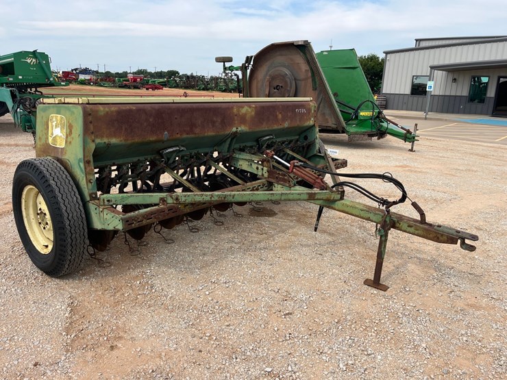 john-deere-8300-image-4