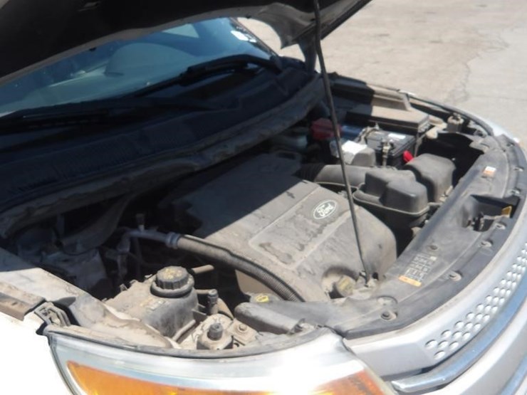 2014-ford-explorer-image-9