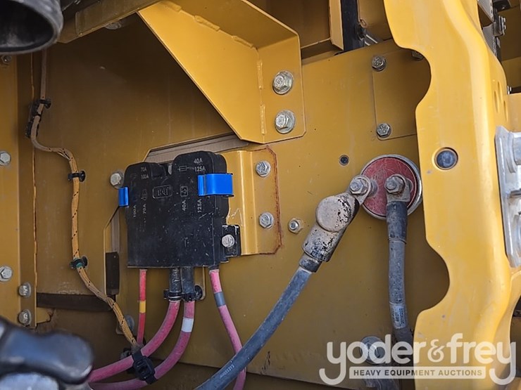 2019-caterpillar-336-image-31