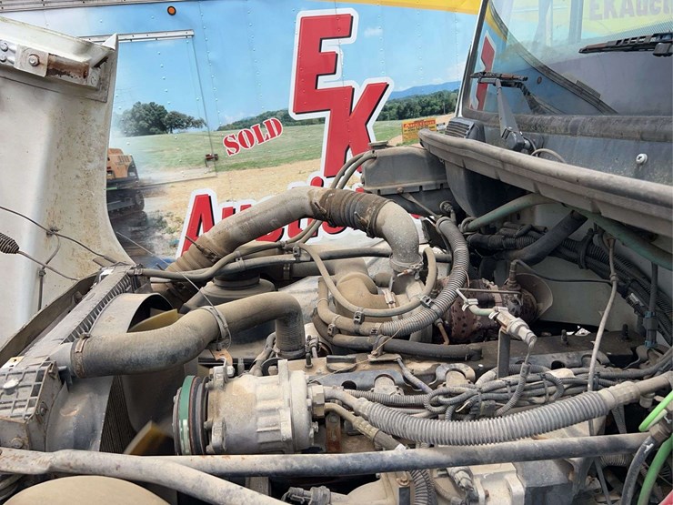 2004-freightliner-fl70-image-57