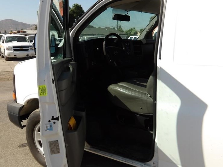 2014-chevrolet-express-3500-image-13