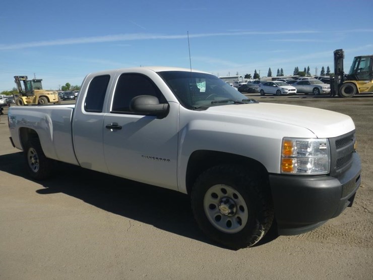2013-chevrolet-1500-image-2