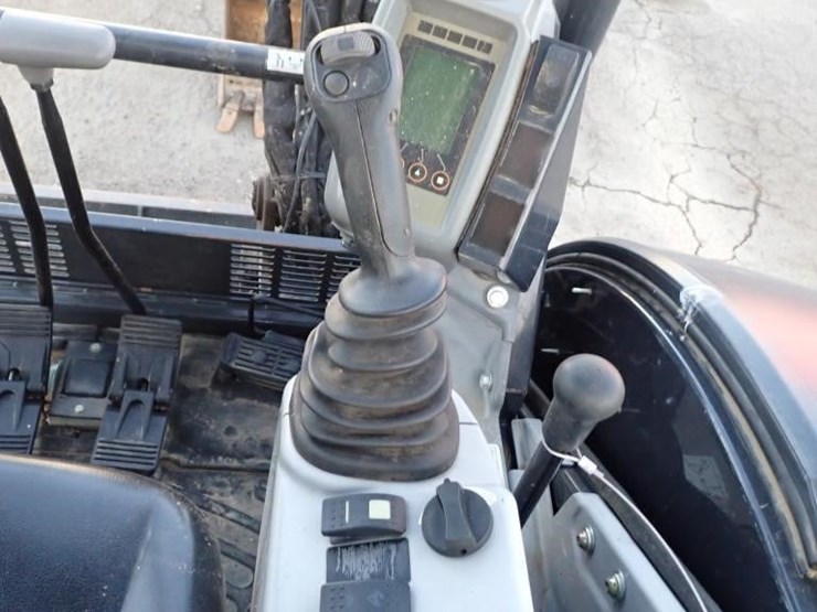 2023-deere-35g-image-21