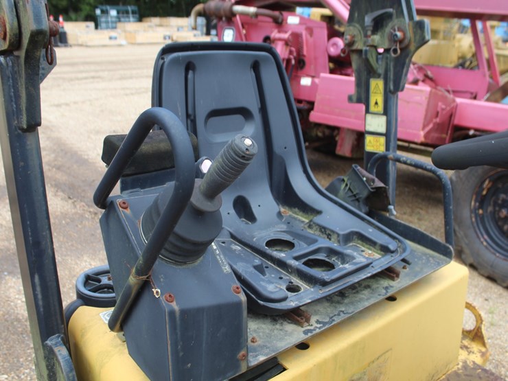 caterpillar-cb24-image-8