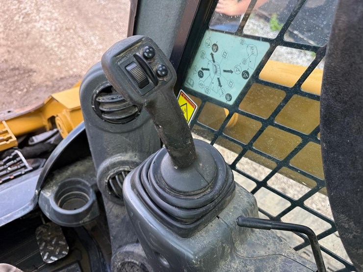2018-caterpillar-299d2-xps-image-25