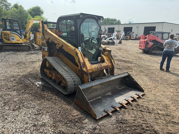 2016-caterpillar-259d-image-8