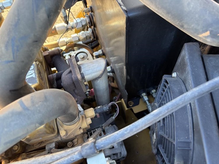 caterpillar-cb24-image-35