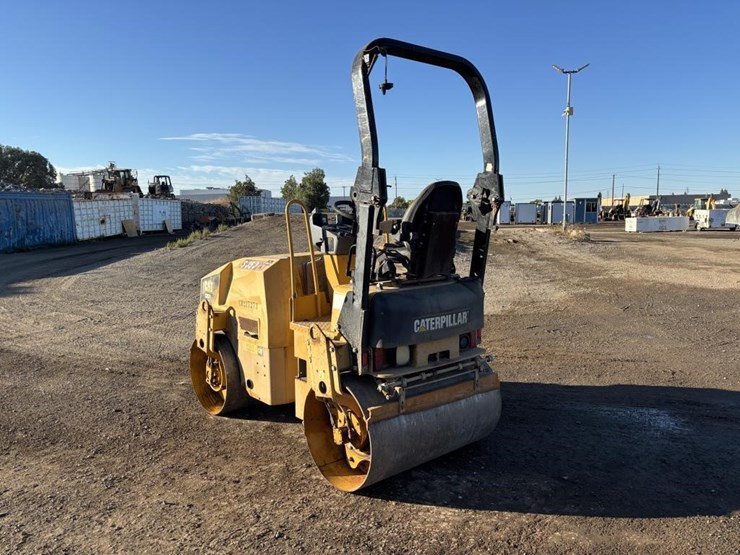 caterpillar-cb24-image-4