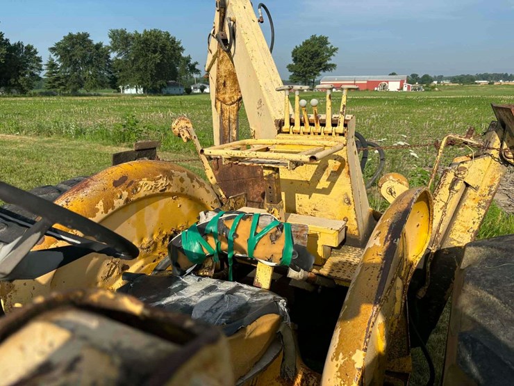 ford-backhoe-image-9