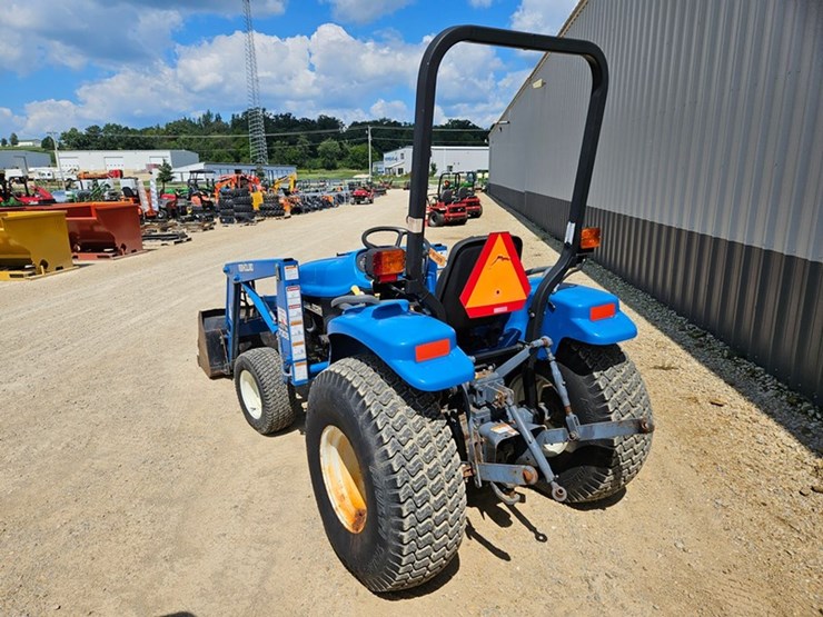new-holland-tc25-image-3
