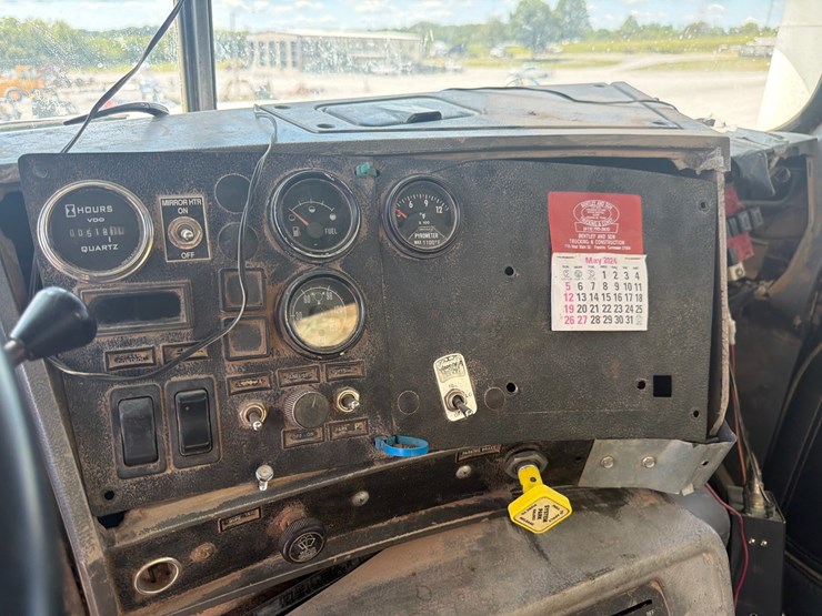 1999-mack-dm690sx-image-38