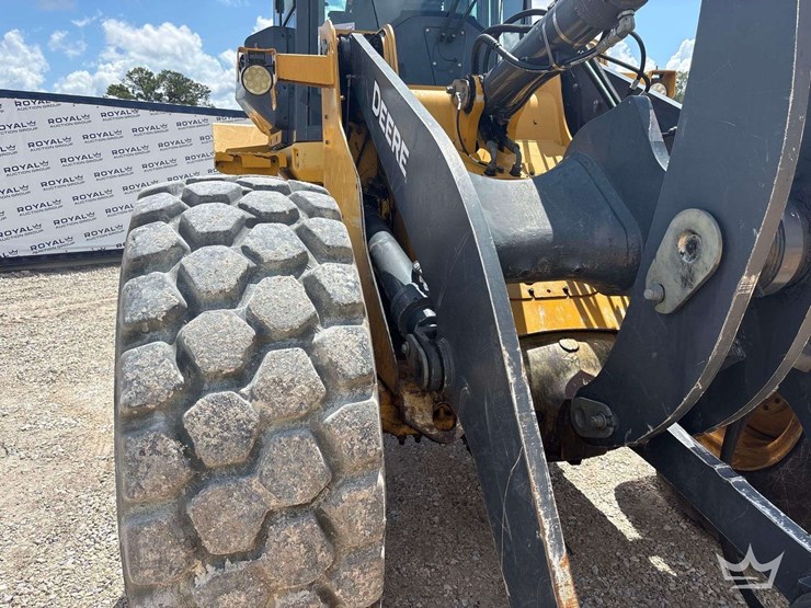 2019-deere-624l-image-36