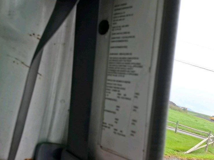 #371-•-2007-isuzu-flatbed-truck-image-14