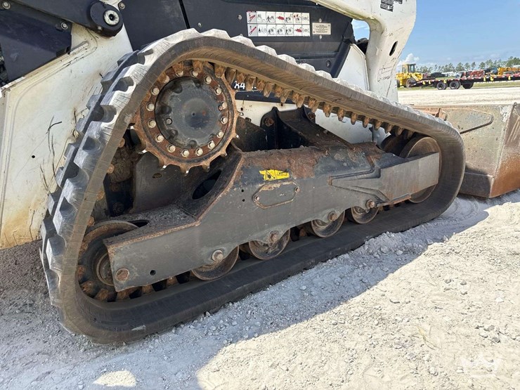 2022-bobcat-t76-image-35