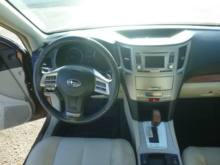 2013-subaru-outback-image-9
