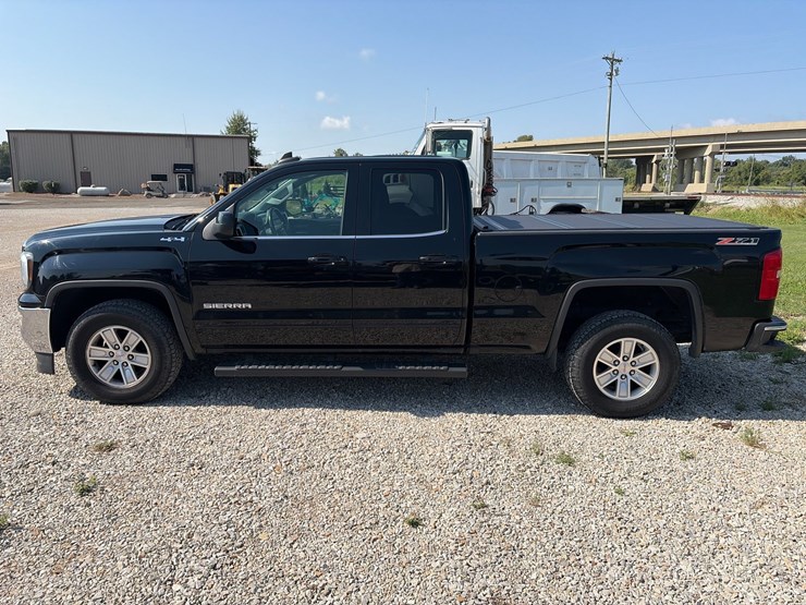 #102-•-2018-gmc-sierra-1500-4x4-image-6