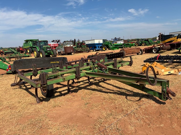 john-deere-100-image-2