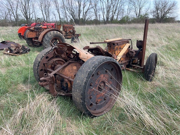 allis-chalmers-u-industrial-parts-tractor-image-5