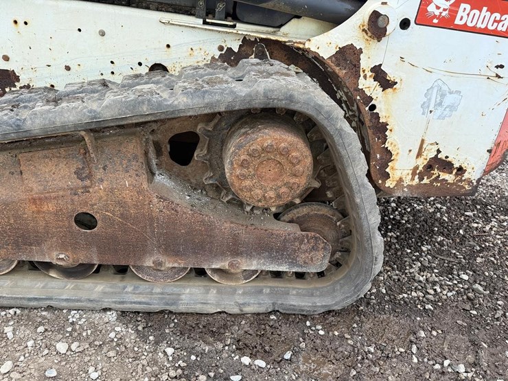 2012-bobcat-t180-image-19