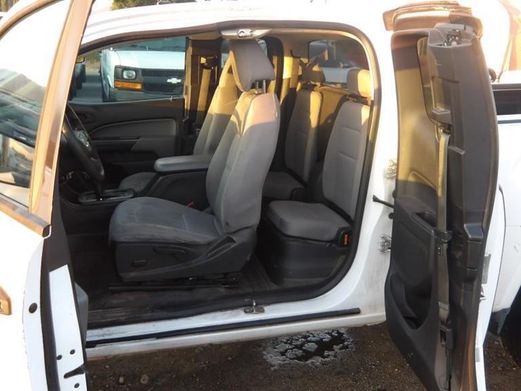 2016-gmc-canyon-image-13