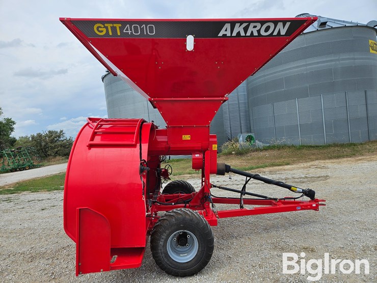 2020-akron-gtt4010-high-capacity-grain-bagger-image-4