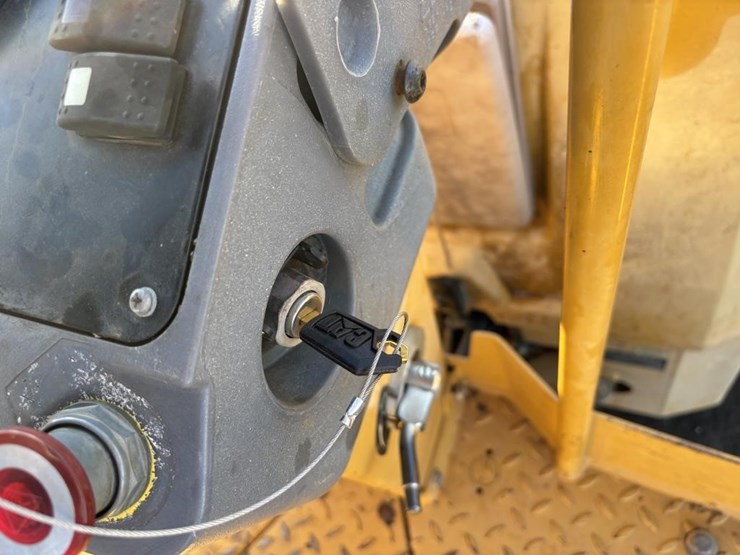 caterpillar-cb24-image-23