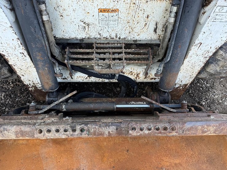 2011-bobcat-s750-image-10