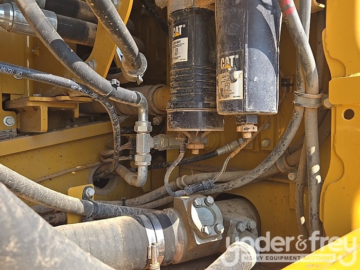 2019-caterpillar-336-image-43