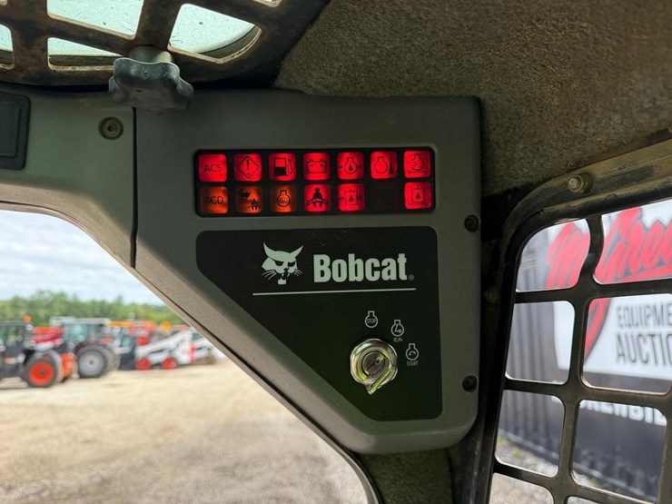 2012-bobcat-t180-image-22